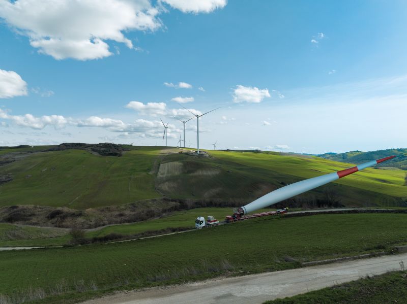 Der bislang größte Windpark der W.E.B-Gruppe (84 MW) ist diesen Sommer in Ariano, rund 75 Kilometer von Neapel entfernt, in Betrieb gegangen. / Foto: NoNoise