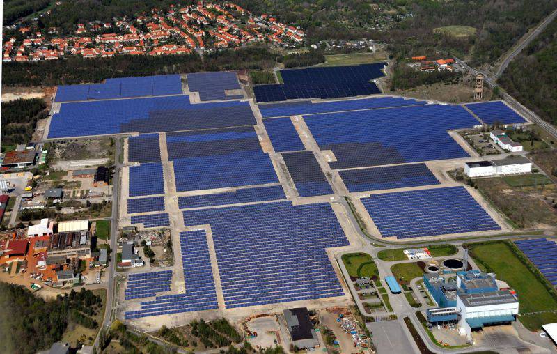 Die Wartung, die kaufmännische und technische Betriebsführung der Solarparks übernimmt die Wattner Projektentwicklungsgesellschaft mbH, welche die Projekte auch errichtet hat.
