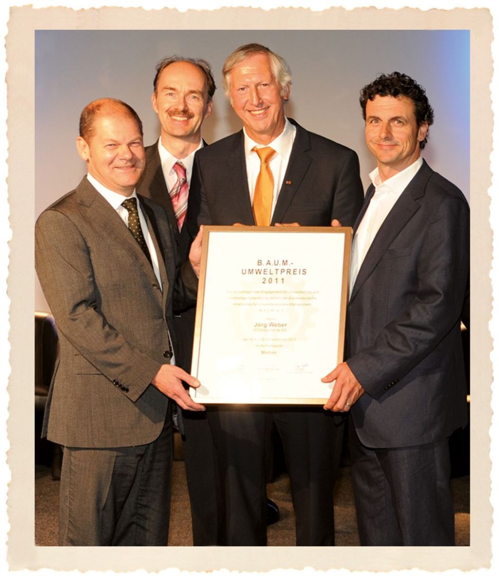 Olaf Scholz, die B.A.U.M.-Vorstände Martin Oldeland und Maximilian Gege, ECOreporter-Chefredakteur Jörg Weber. / Foto: Spiegel