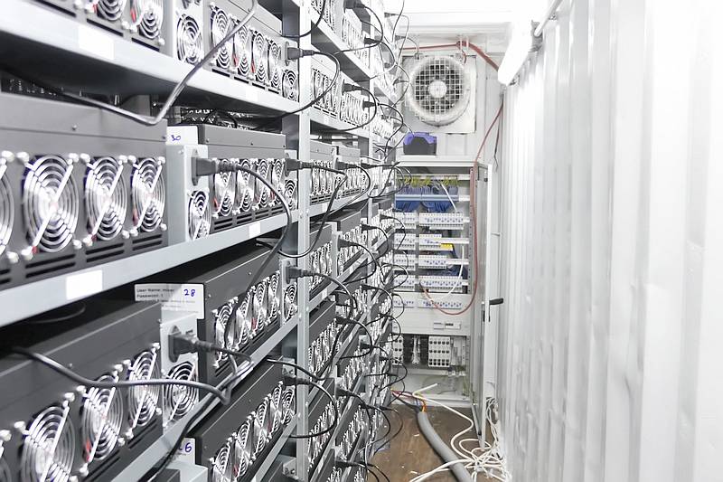 Kryptos werden vor allem in großen Mining-Farmen erzeugt. Die brauchen mehr Strom als viele Staaten. / Foto: imago images