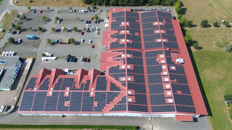 solmotion realisiert auch Solarprojekte auf den Dächern von Gewerbeimmobilien. / Foto: solmotion