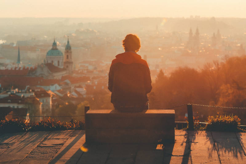 Mit einem ausgewogenen Mix aus nachhaltigen Geldanlagen lässt es sich entspannt in die Zukunft blicken. / Foto: Pixabay