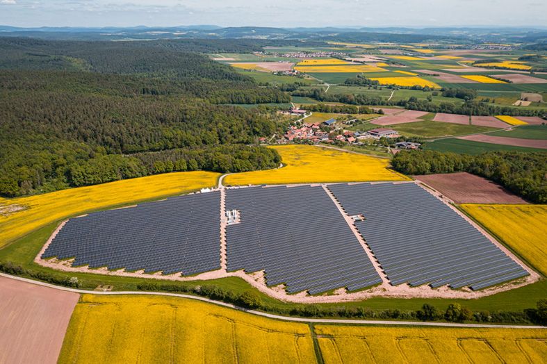 Von ABO Wind entwickelter Solarpark in Leutershausen. / Foto: ABO Wind