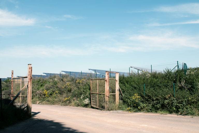 Auf dem Gelände des Solarparks Bellersdorf lagerten früher Atomsprengköpfe. / Foto: 7x7