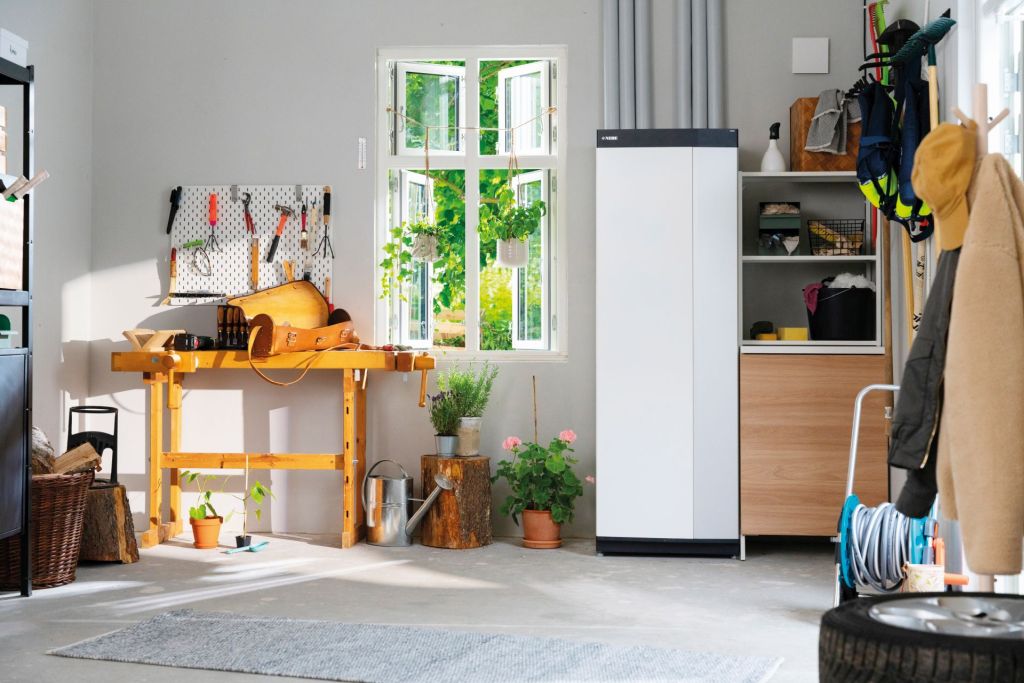 Unternehmen im Fonds: Energiekontor (Erneuerbare Energien), Nibe (Wärmepumpen). / Fotos: Unternehmen
