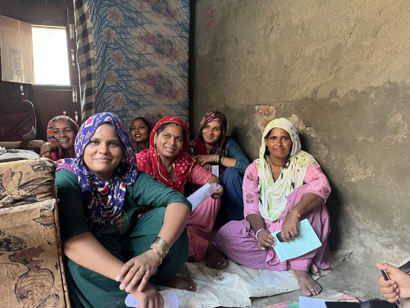 Diese Frauen in Indien haben über lokale Partnerinstitute Darlehen von Mikrofinanzfonds der christlichen Bank im Bistum Essen erhalten. / Foto: BIB