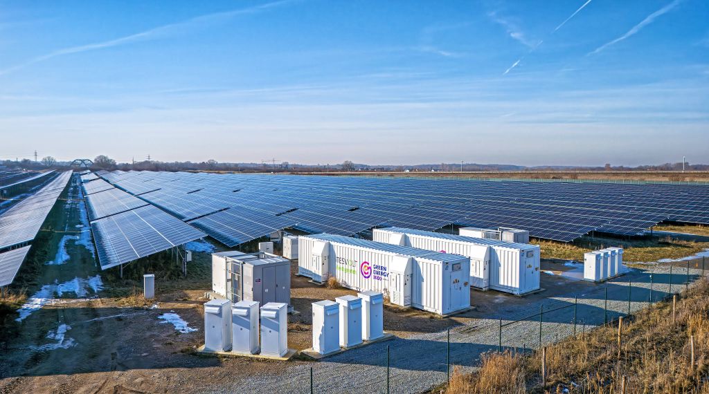 Der ÖKORENTA Erneuerbare Energien 16 will auch in Solarparks investieren, an die große Stromspeicher angeschlossen sind. / Foto: ÖKORENTA Gruppe