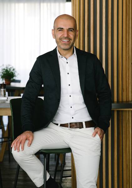 Amir Roughani, Gründer der Carsync GmbH. / Foto: Unternehmen