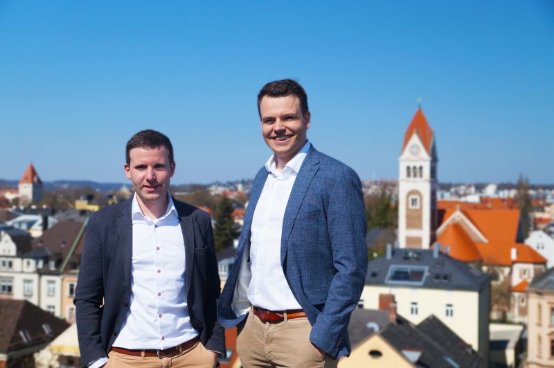 Tobias Baierl (l.) ist Geschäftsführer der EXPEC Green Energy GmbH, Markus Kirchberger ist Projektleiter des Unternehmens. / Foto: EXPEC Green Energy